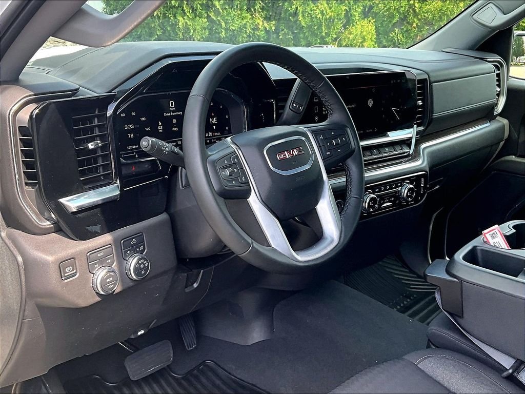 Used 2024 White GMC Elevation image 8
