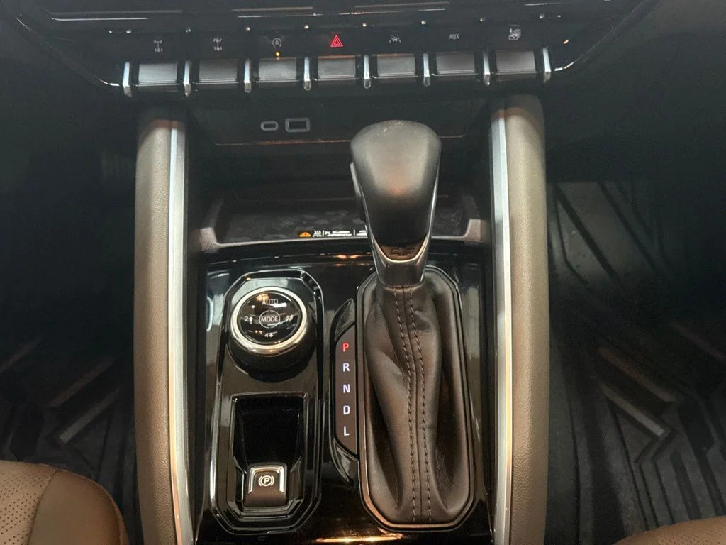 Used 2025 Summit White Chevrolet ZR2 image 15