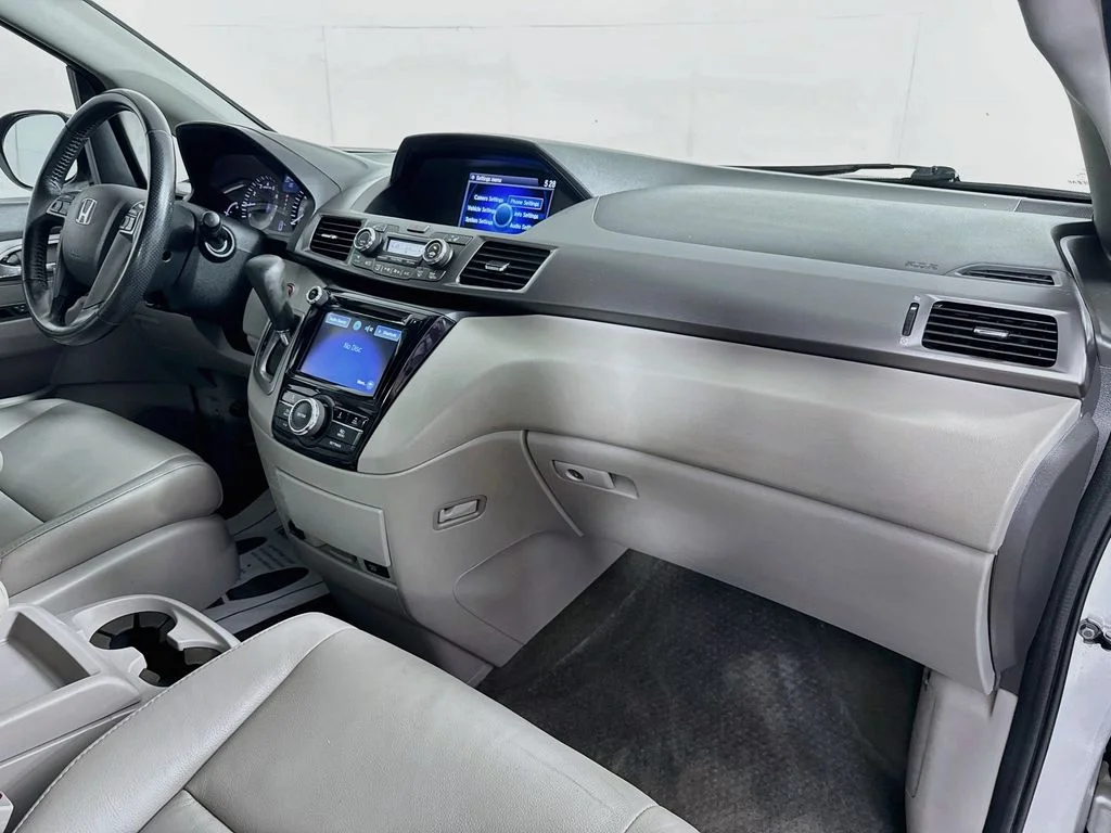 Used 2014 Silver Honda EX-L image 40