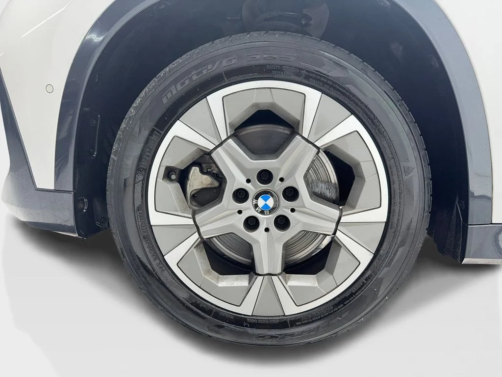 Used 2024 White BMW xDrive28i image 11