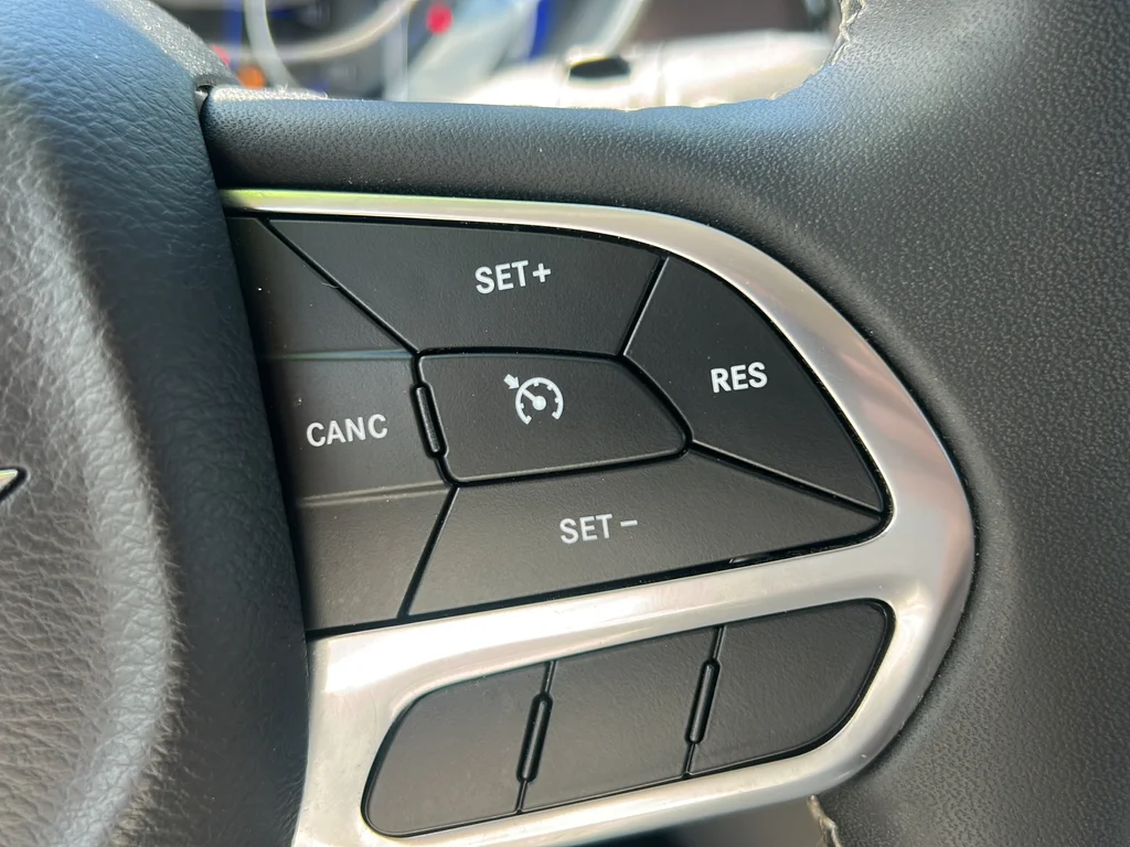 Used 2023 White Chrysler LX image 17