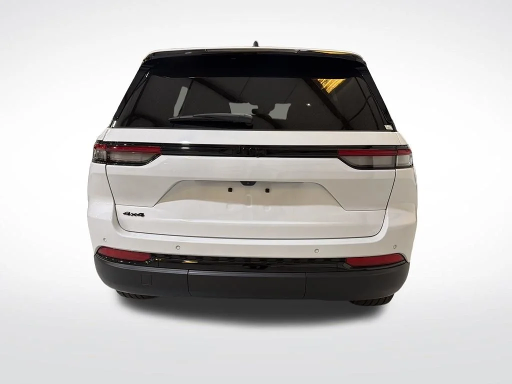 Used 2023 White Jeep Altitude X image 7