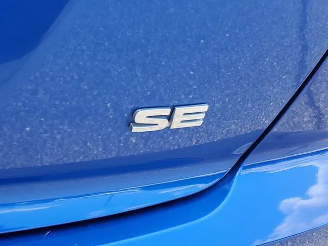 Used 2022 Blue Mitsubishi SE image 27