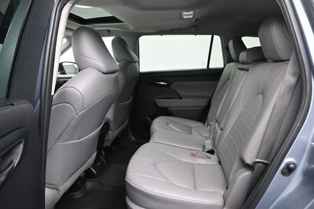 Used 2022 Moon Dust Toyota XLE image 21