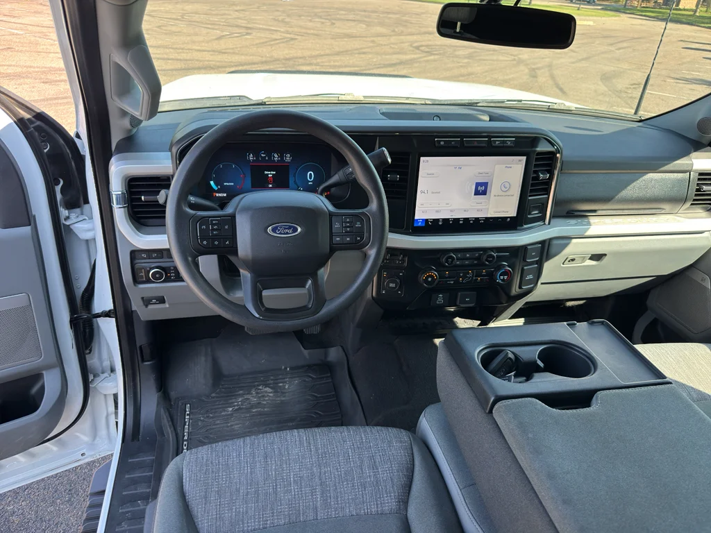 Used 2023 Oxford White Ford XLT image 27