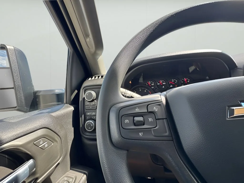 New 2026 Summit White Chevrolet Custom image 23