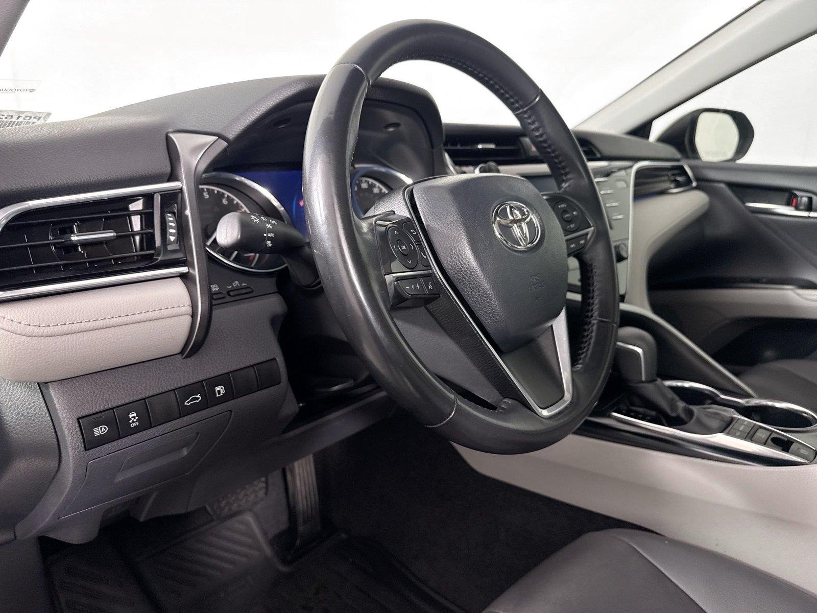 Used 2018 Predawn Gray Mica Toyota XLE image 4