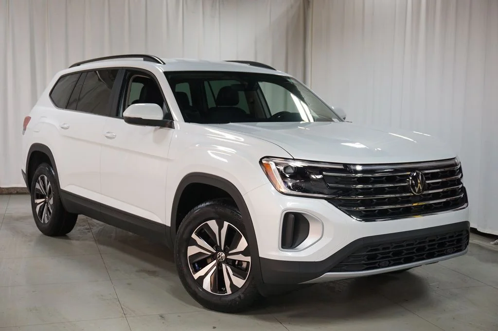 New 2026 Opal White Volkswagen SE image 3