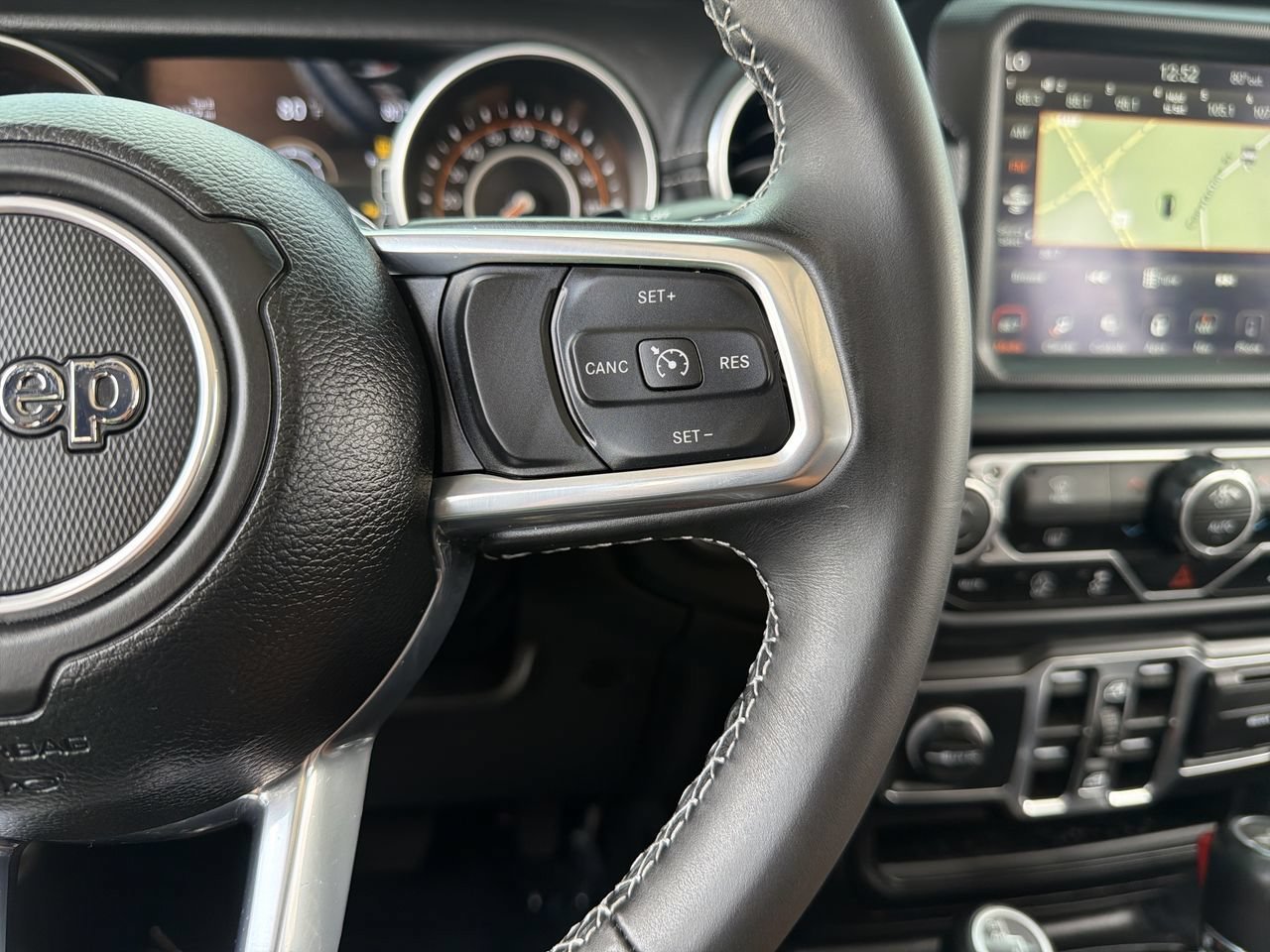 Used 2022 Sting-Gray Clearcoat Jeep Unlimited Sahara image 28