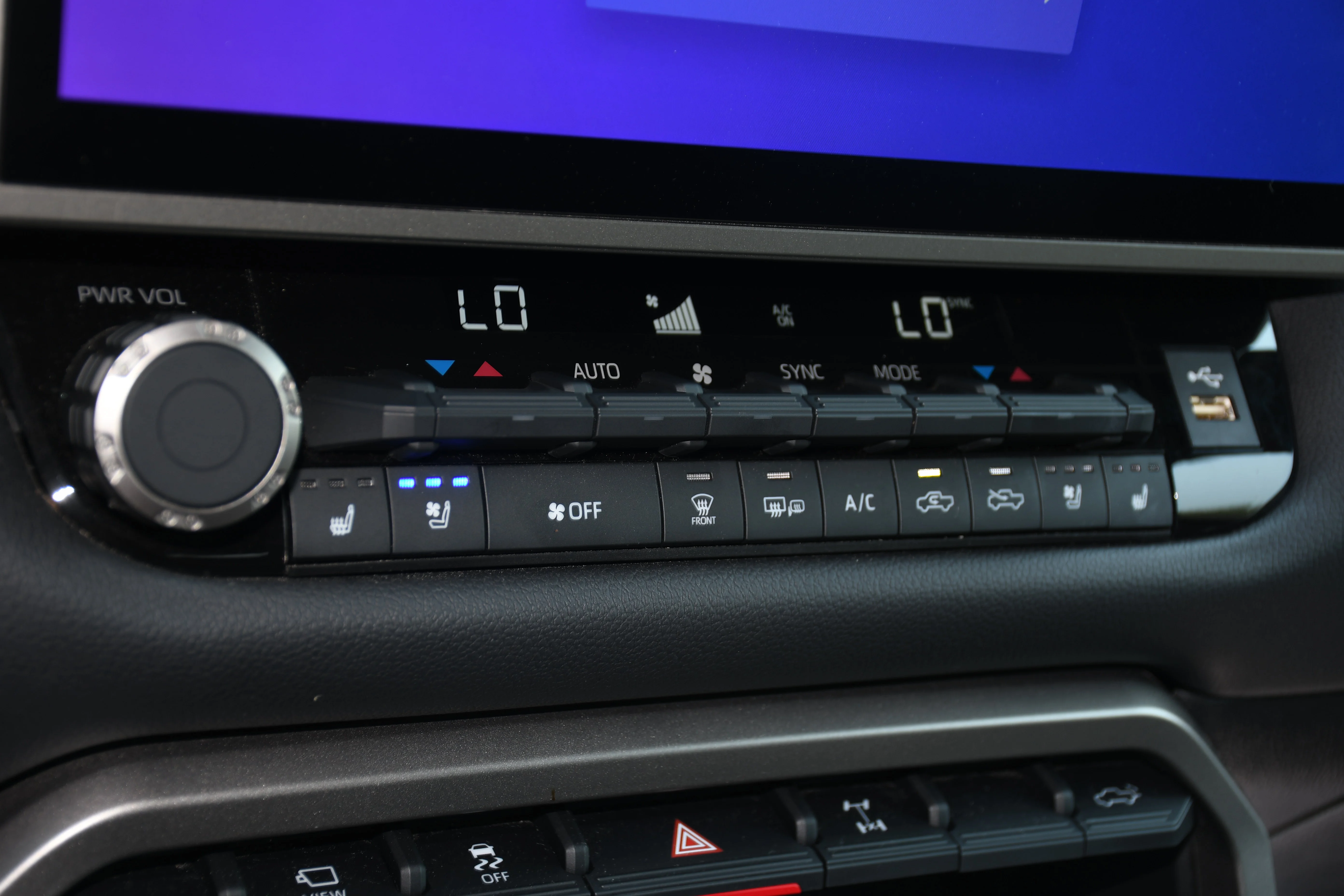 2025 Toyota Tundra Limited - Photo 15
