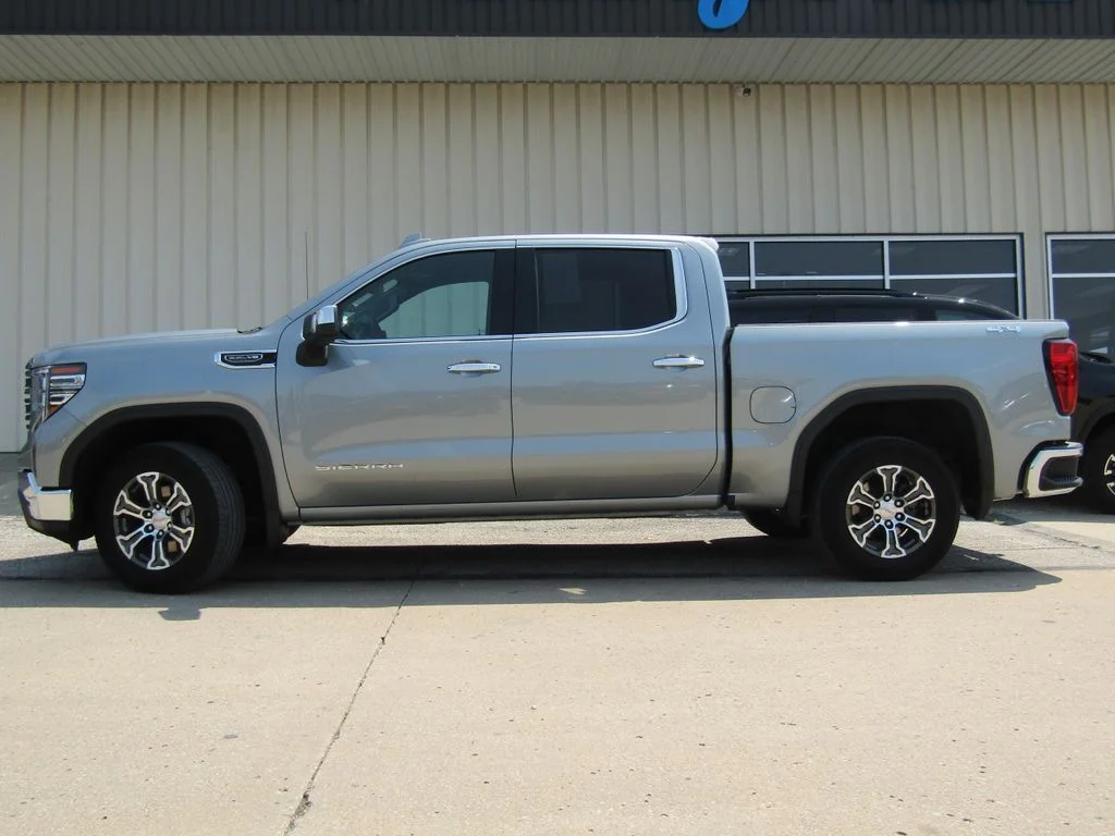 Used 2025 Silver GMC SLT image 11