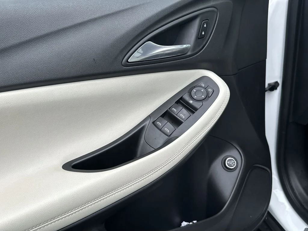 Used 2021 White Buick Select image 19