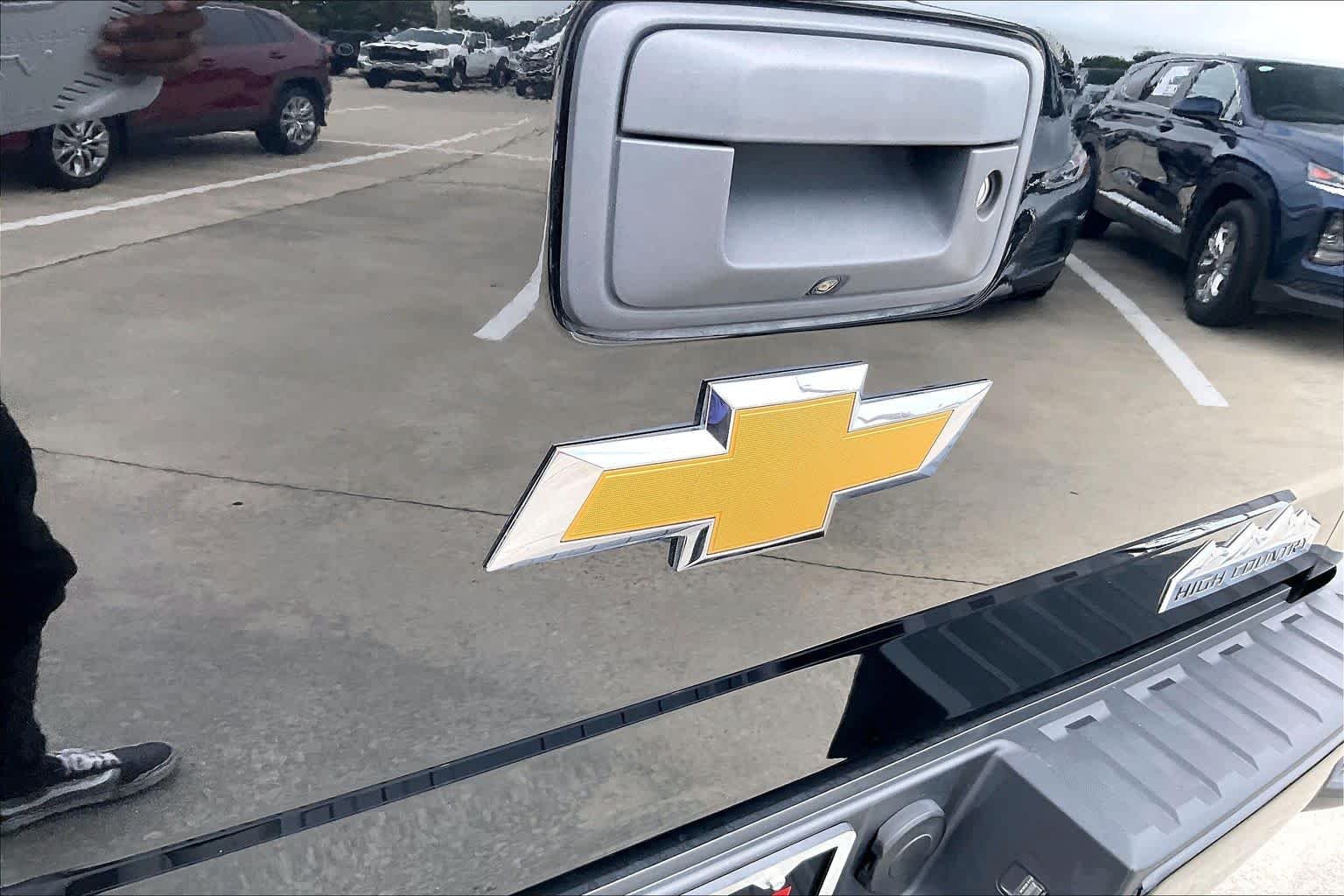 Used 2018 Black Chevrolet High Country image 31