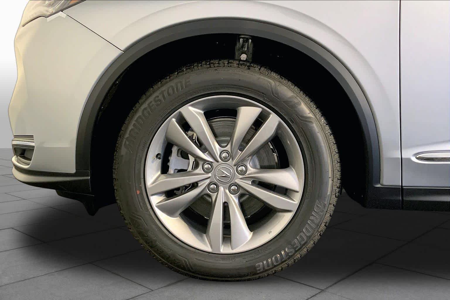 New 2026 Solar Silver Metallic Acura BASE image 18