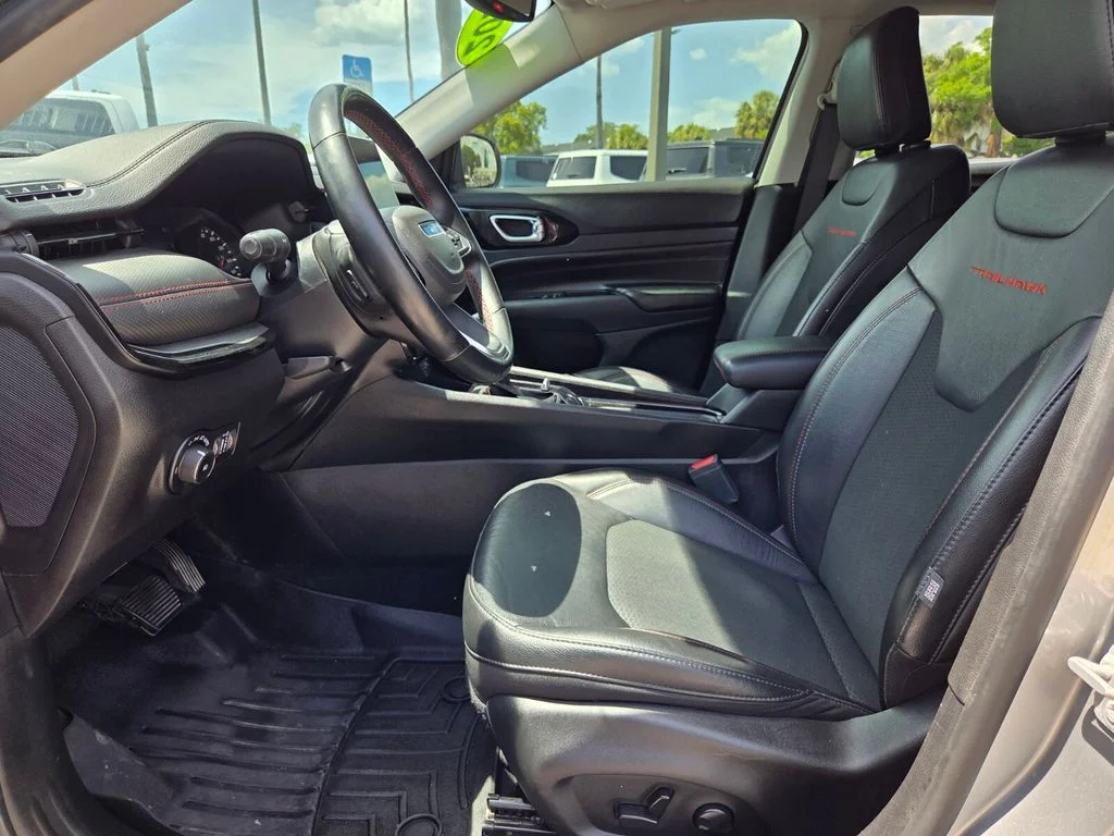 Used 2022 Silver Jeep Trailhawk image 14