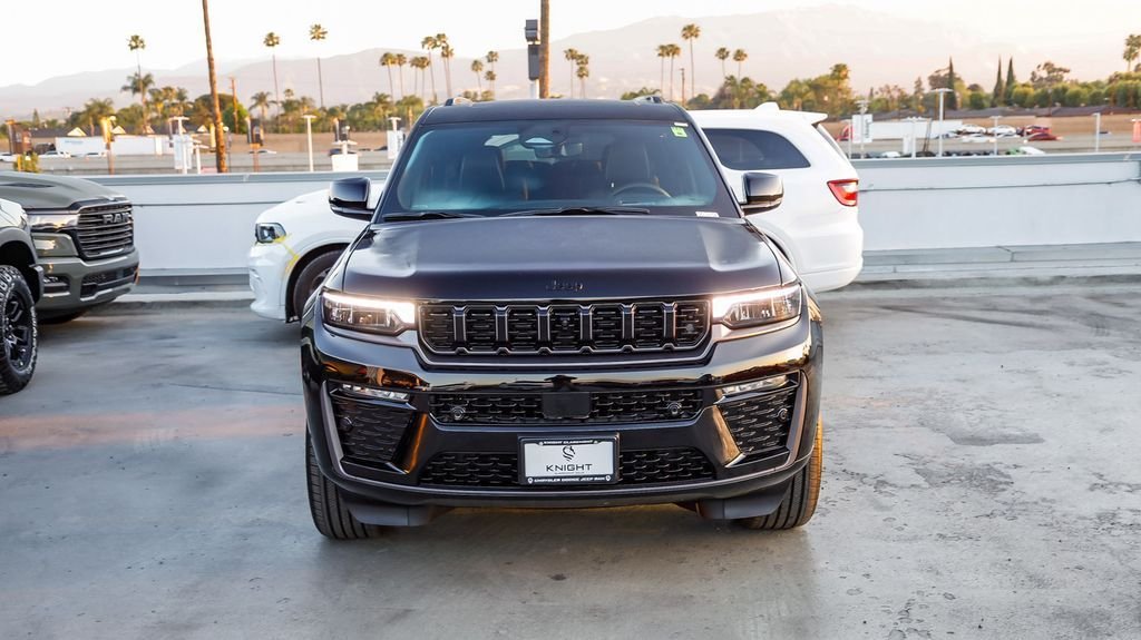 New 2026 Diamond Black Crystal Pearlcoat Jeep Summit image 3