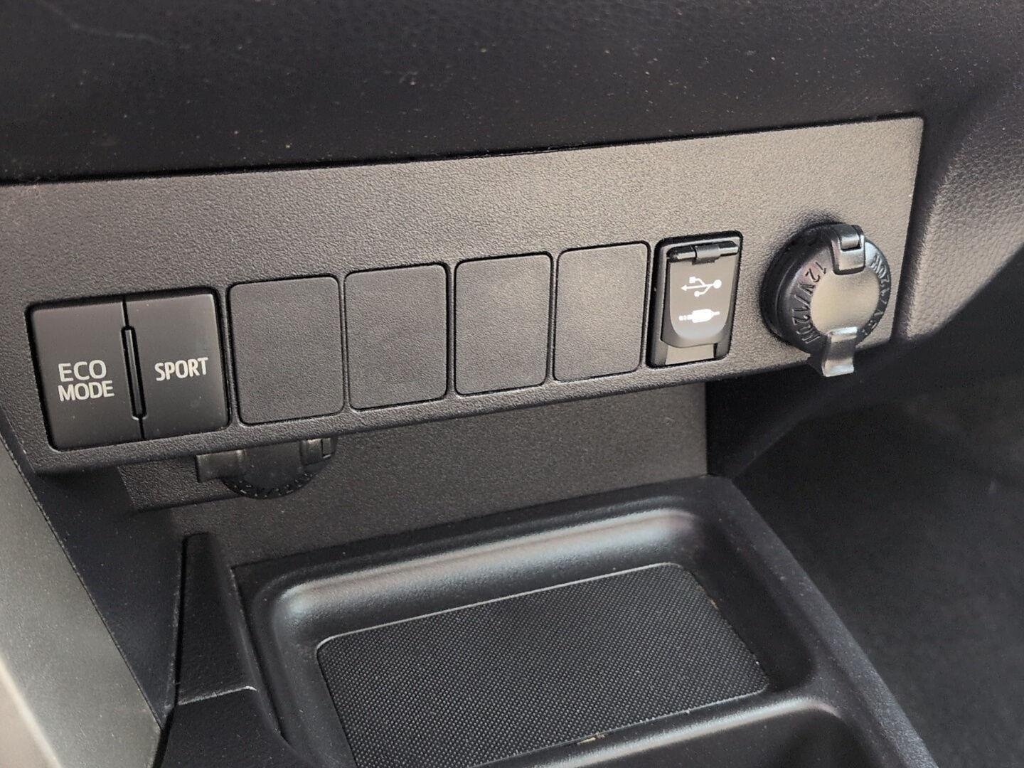 Used 2015 Pyrite Mica Toyota XLE image 12