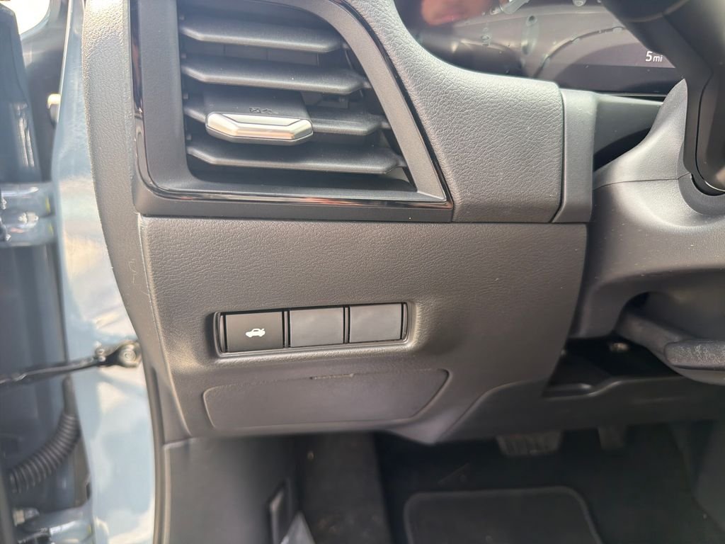 New 2026 Nissan Sentra SR 4D Sedan