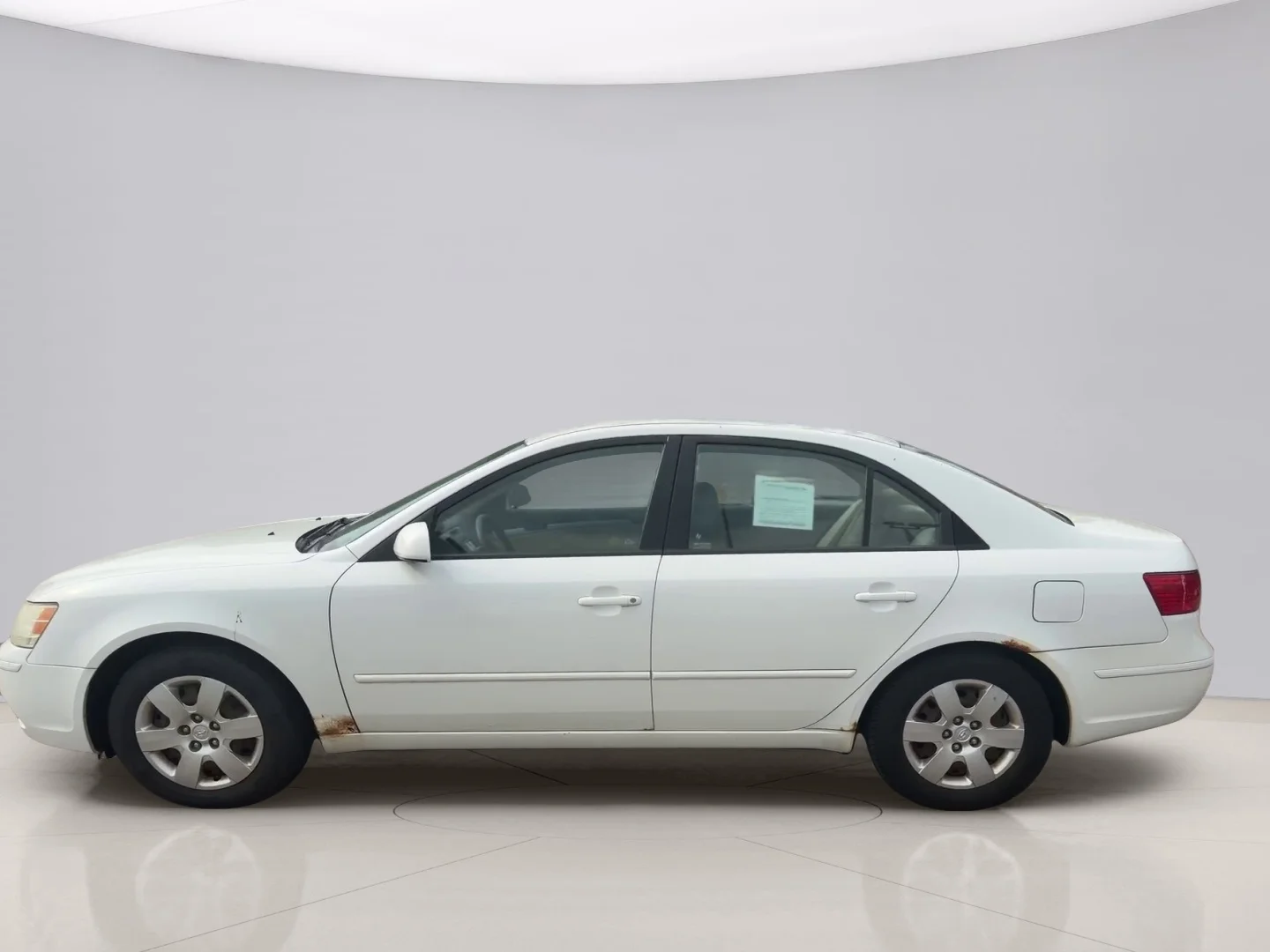 Used 2010 White Hyundai GLS image 2