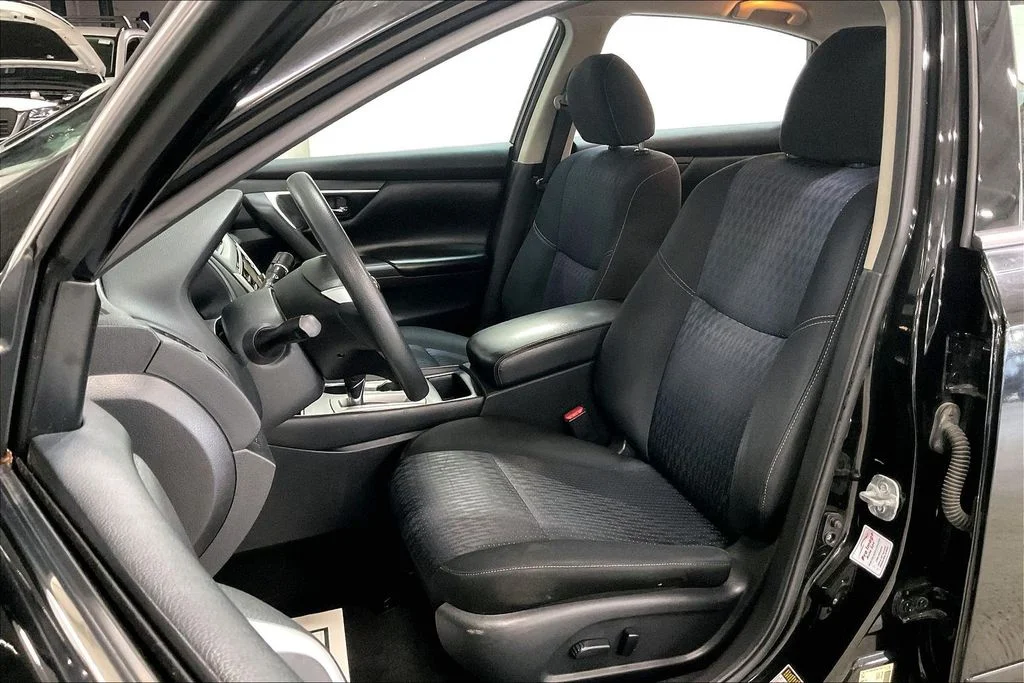 Used 2016 Black Nissan 2.5 S image 23