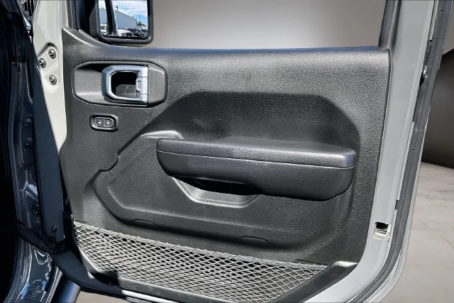 Used 2019 Gray Jeep Unlimited Rubicon image 26