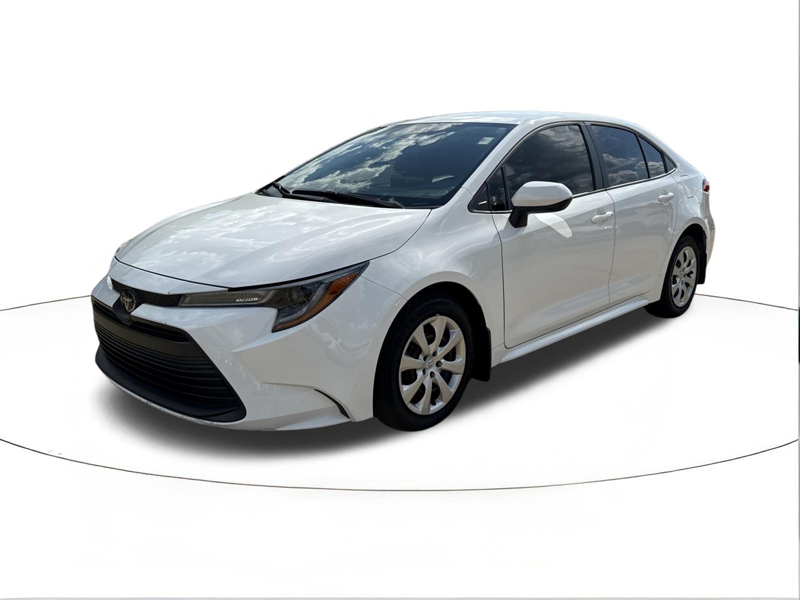 Used 2025 Ice Cap Toyota LE image 7