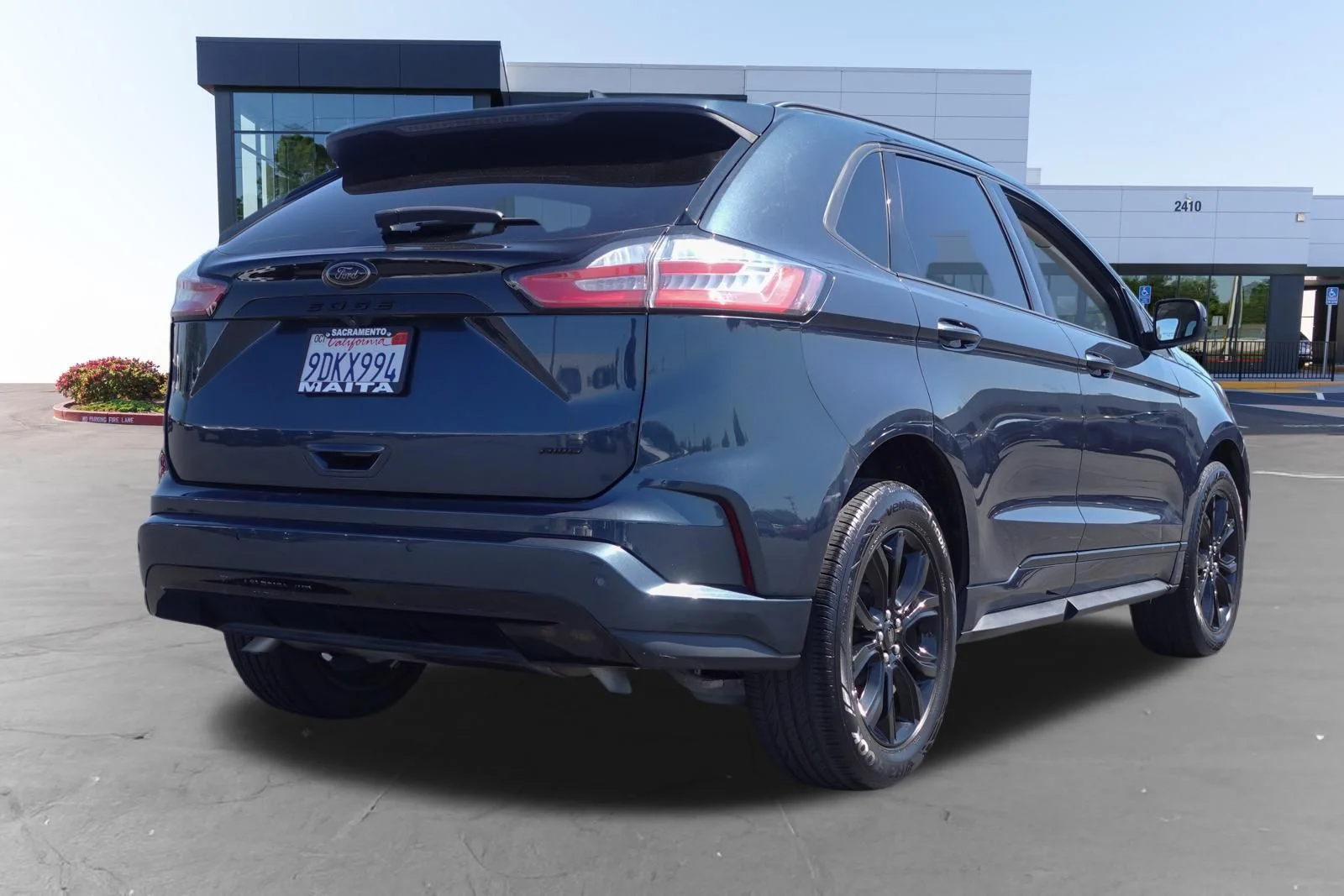 Used 2022 Blue Metallic Ford SE image 3