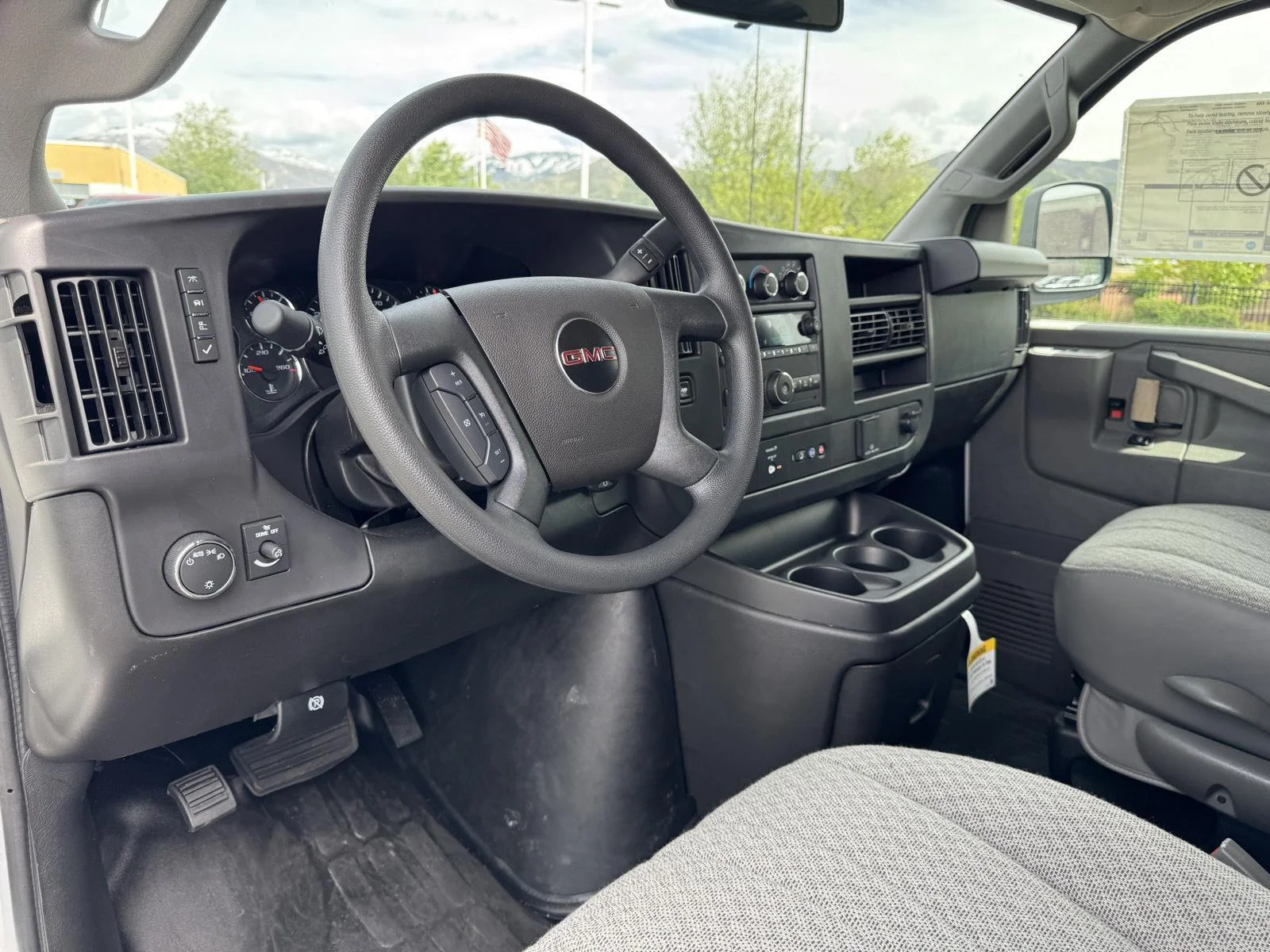 2025 GMC Savana Cargo Work Van - Photo 21