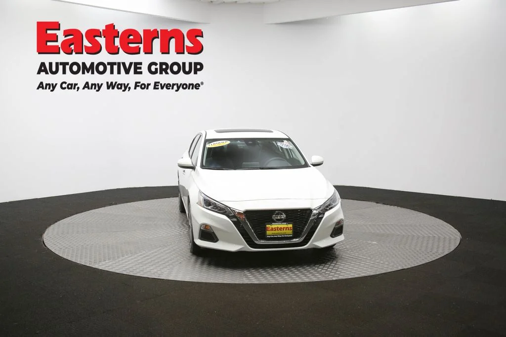Used 2022 White Nissan 2.5 SV image 51