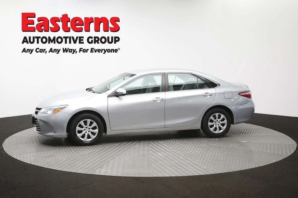 Used 2015 Silver Toyota LE image 57