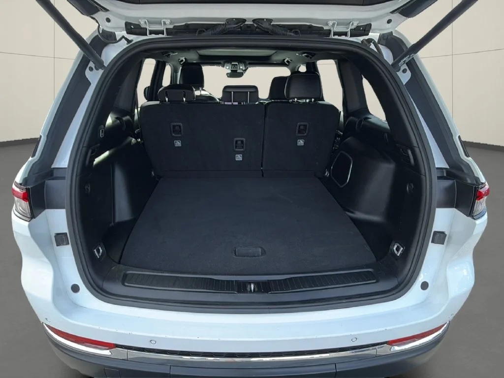 Used 2024 White Jeep LIMI image 11