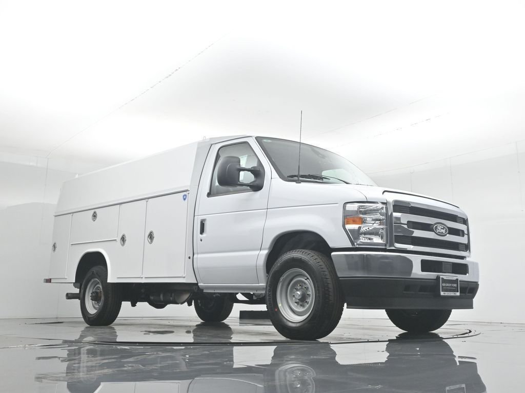 New 2026 Oxford White Ford Base image 80