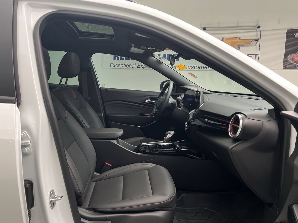 Used 2026 Summit White Chevrolet 2RS image 25