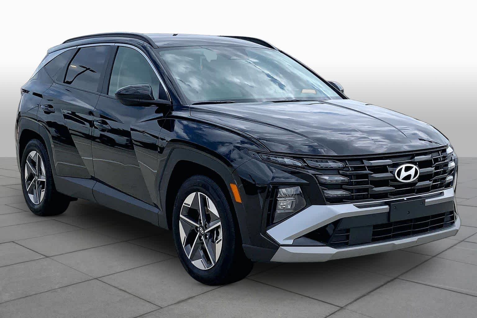 Used 2025 Phantom Black Hyundai SEL image 3
