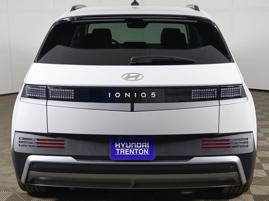 Used 2025 White Hyundai SEL image 13