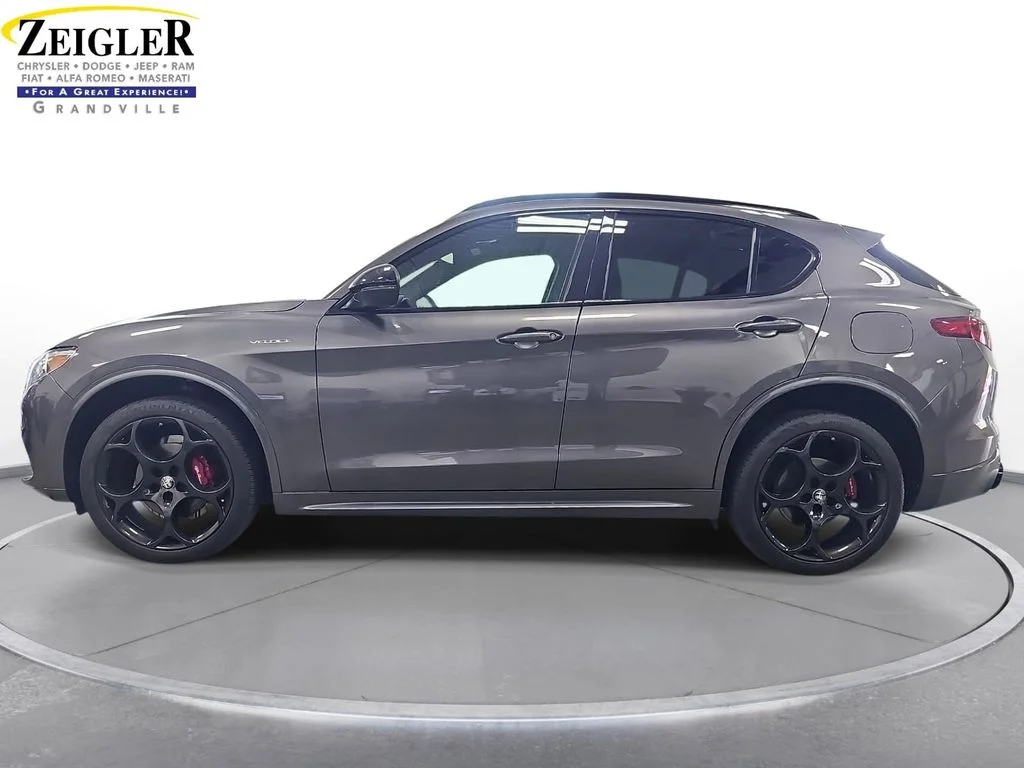 Used 2023 Gray Alfa Romeo Veloce image 8