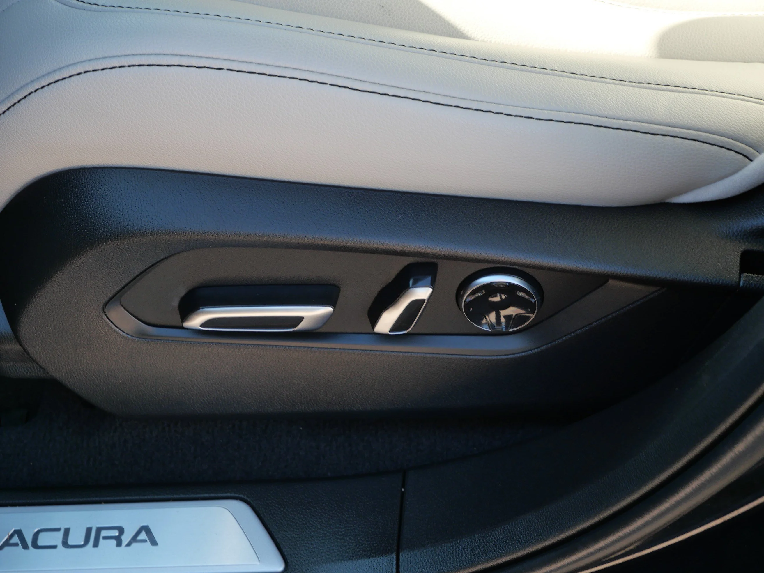 Used 2025 Majestic Black Pearl Acura SH-AWD image 19