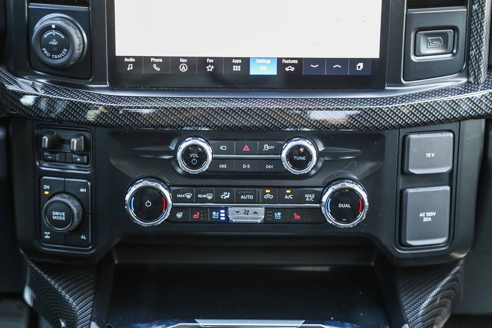 New 2026 Star White Metallic Tri-Coat Ford F-250® Lariat® image 22