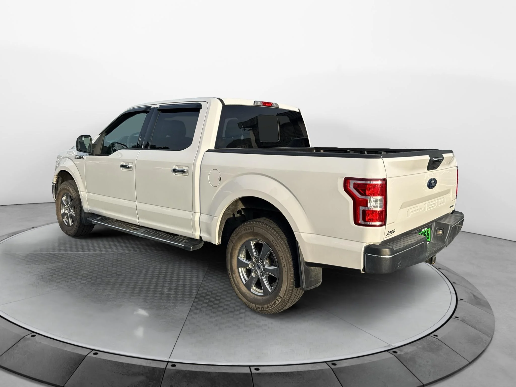Used 2019 Oxford White Ford XLT image 3