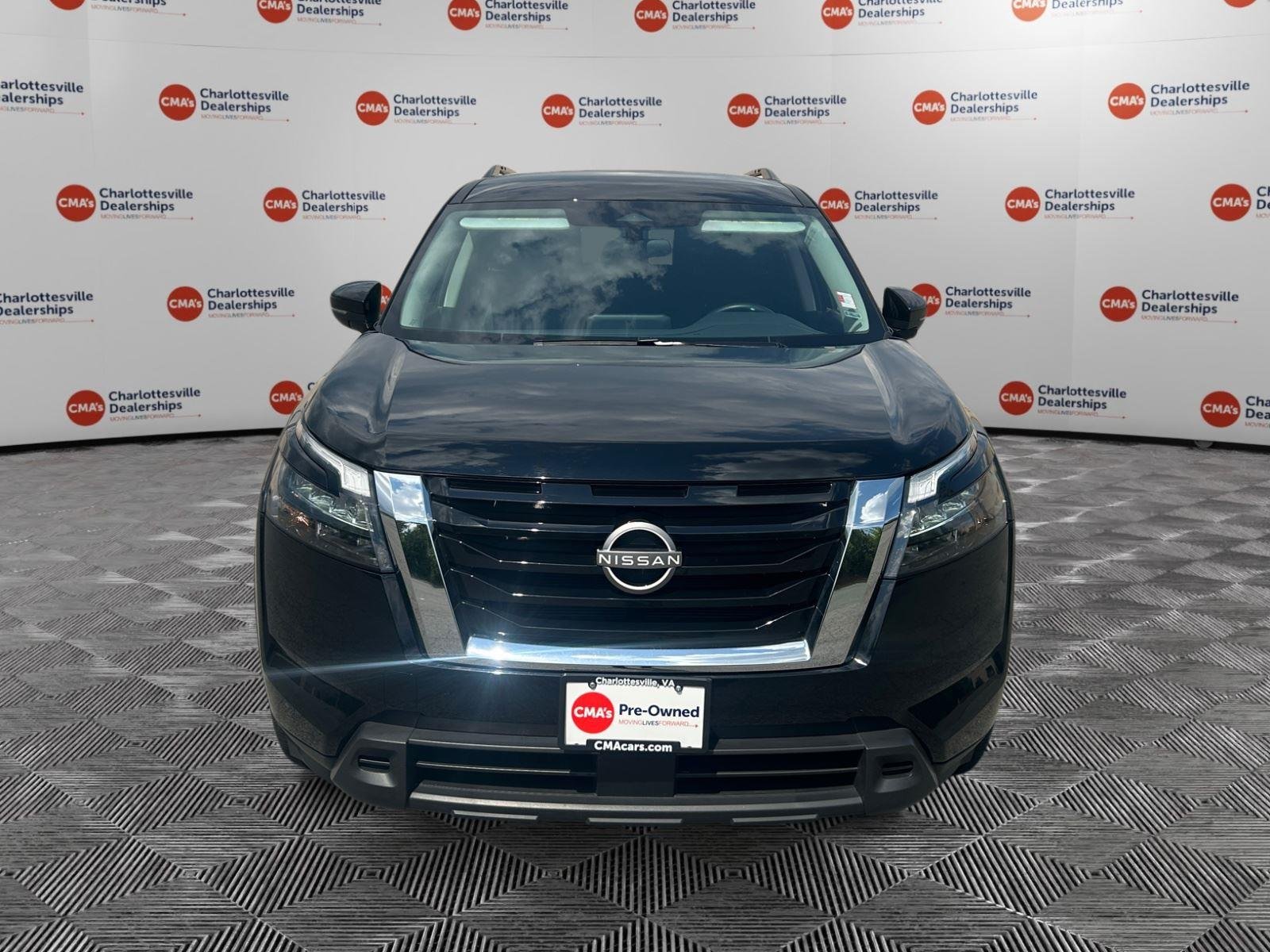 Used 2025 Super Black Nissan SV image 8