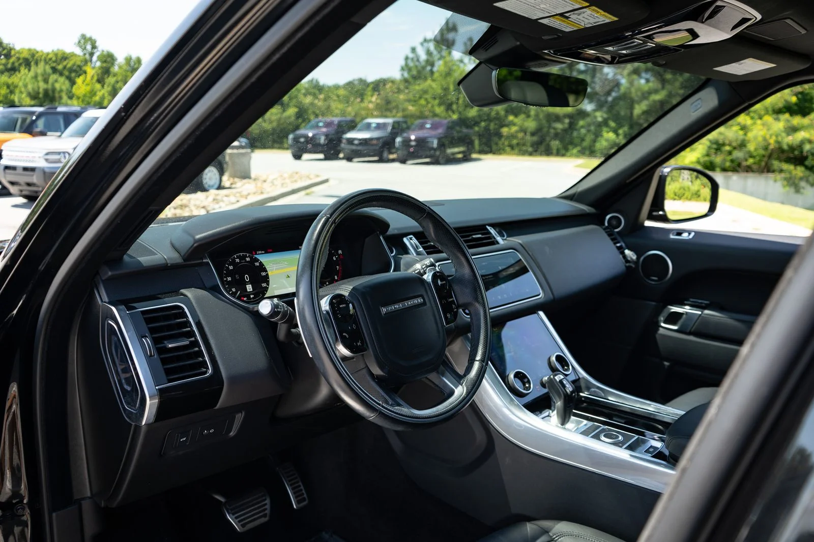 Used 2022 Black Land Rover HSE Silver Edition image 13
