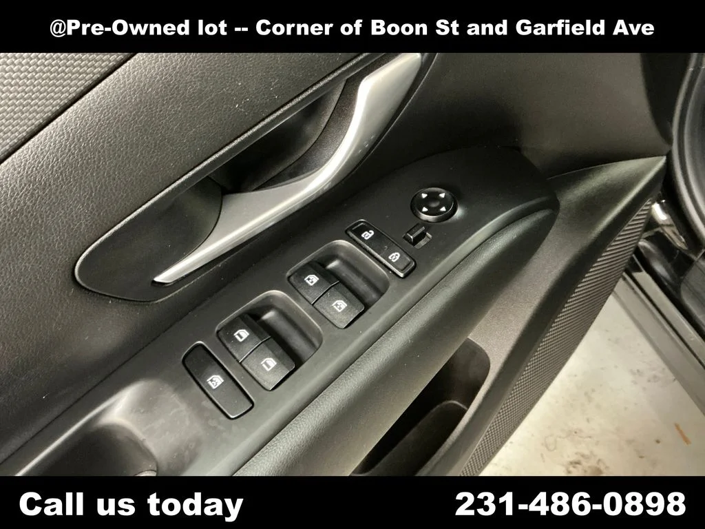 Used 2023 Black Hyundai SEL image 19