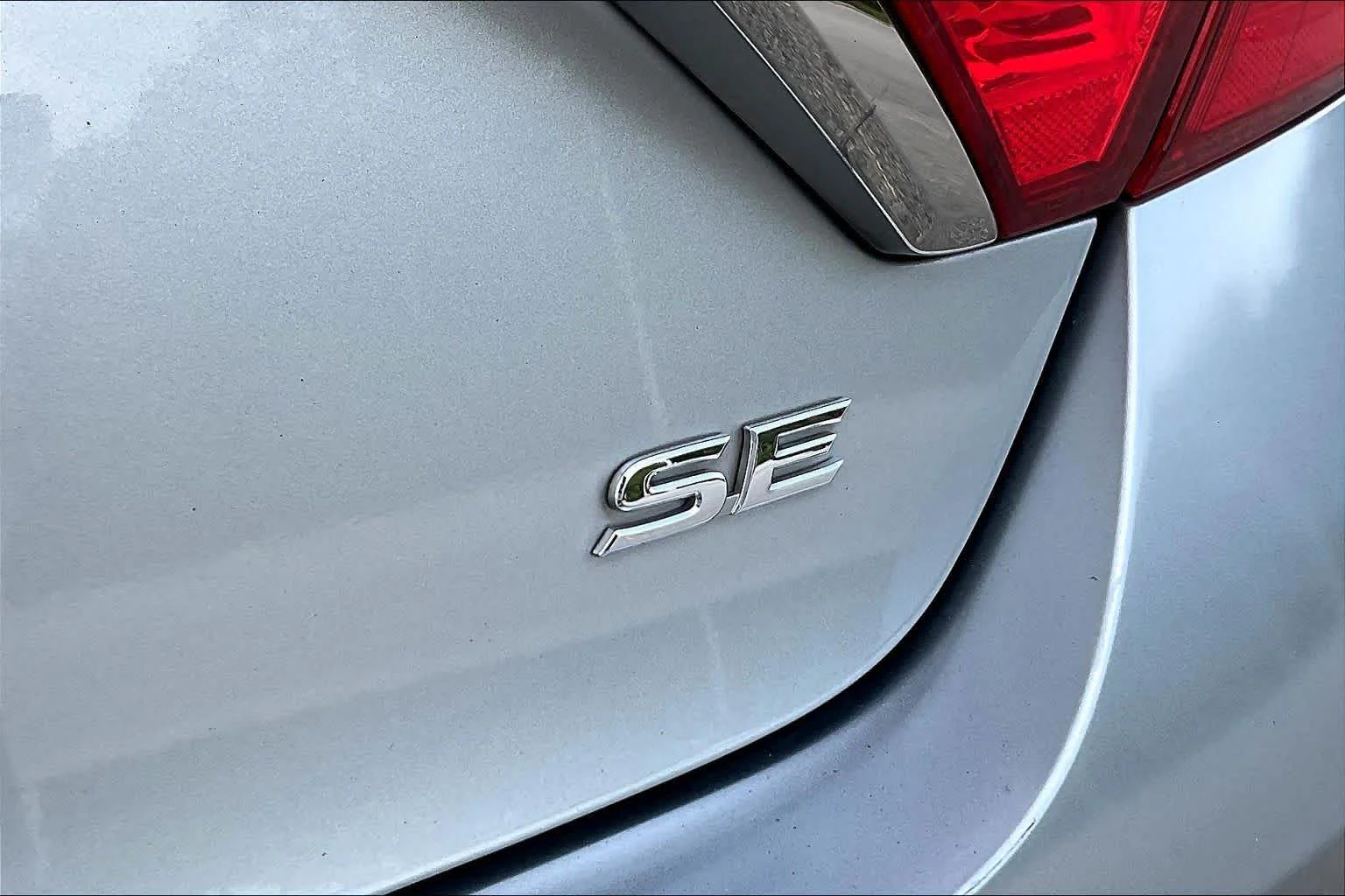 Used 2016 Celestial Silver Metallic Toyota SE image 9