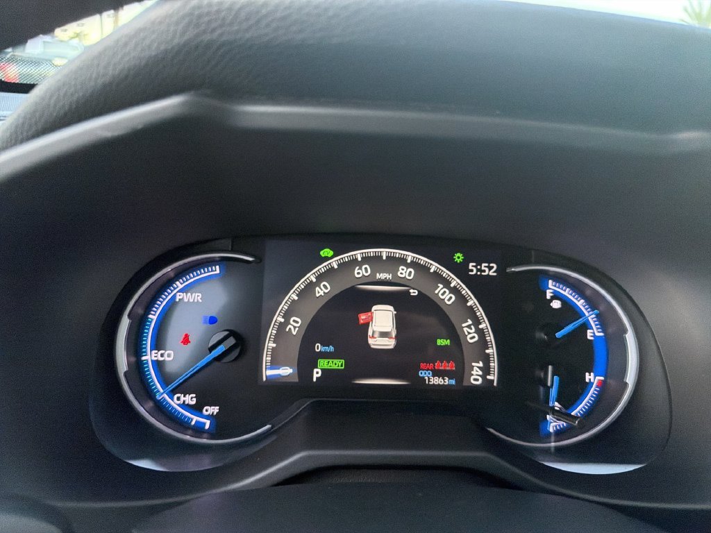2024 Toyota RAV4 SE - Photo 12