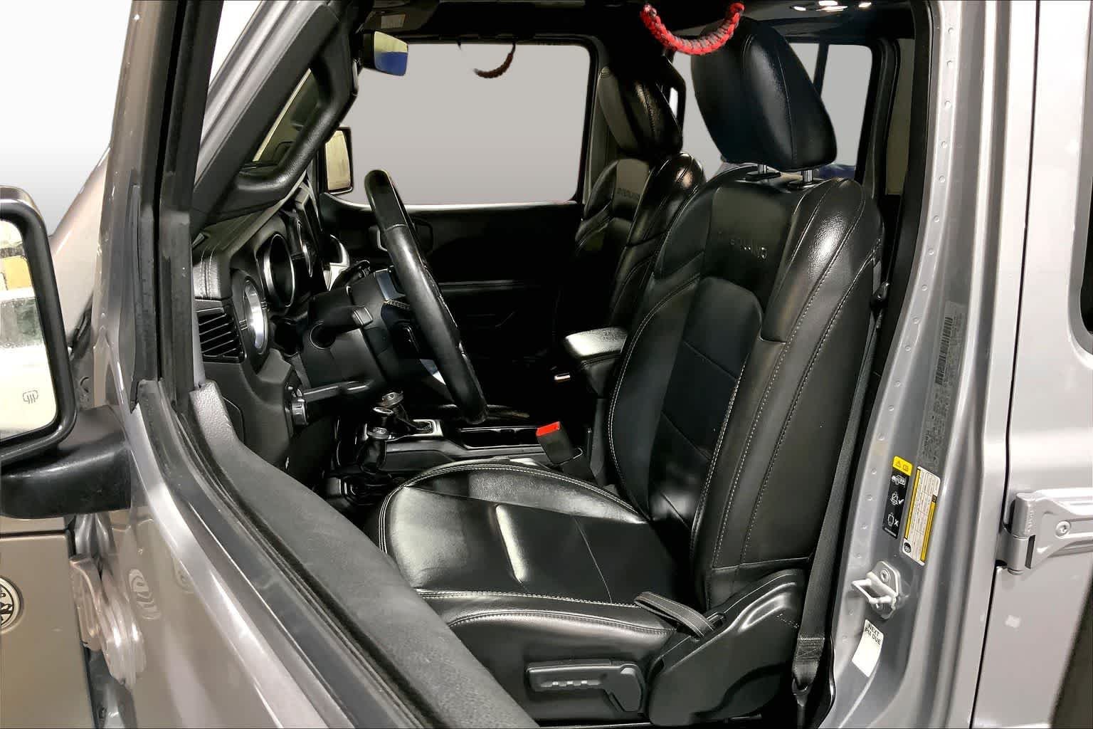 Used 2020 Billet Silver Metallic Clearcoat Jeep Overland image 8