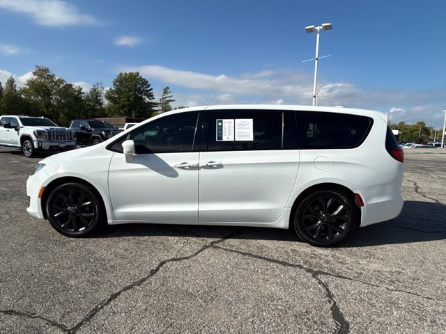 Used 2020 Chrysler Pacifica Touring with VIN 2C4RC1FG0LR261891 for sale in Carbondale, IL