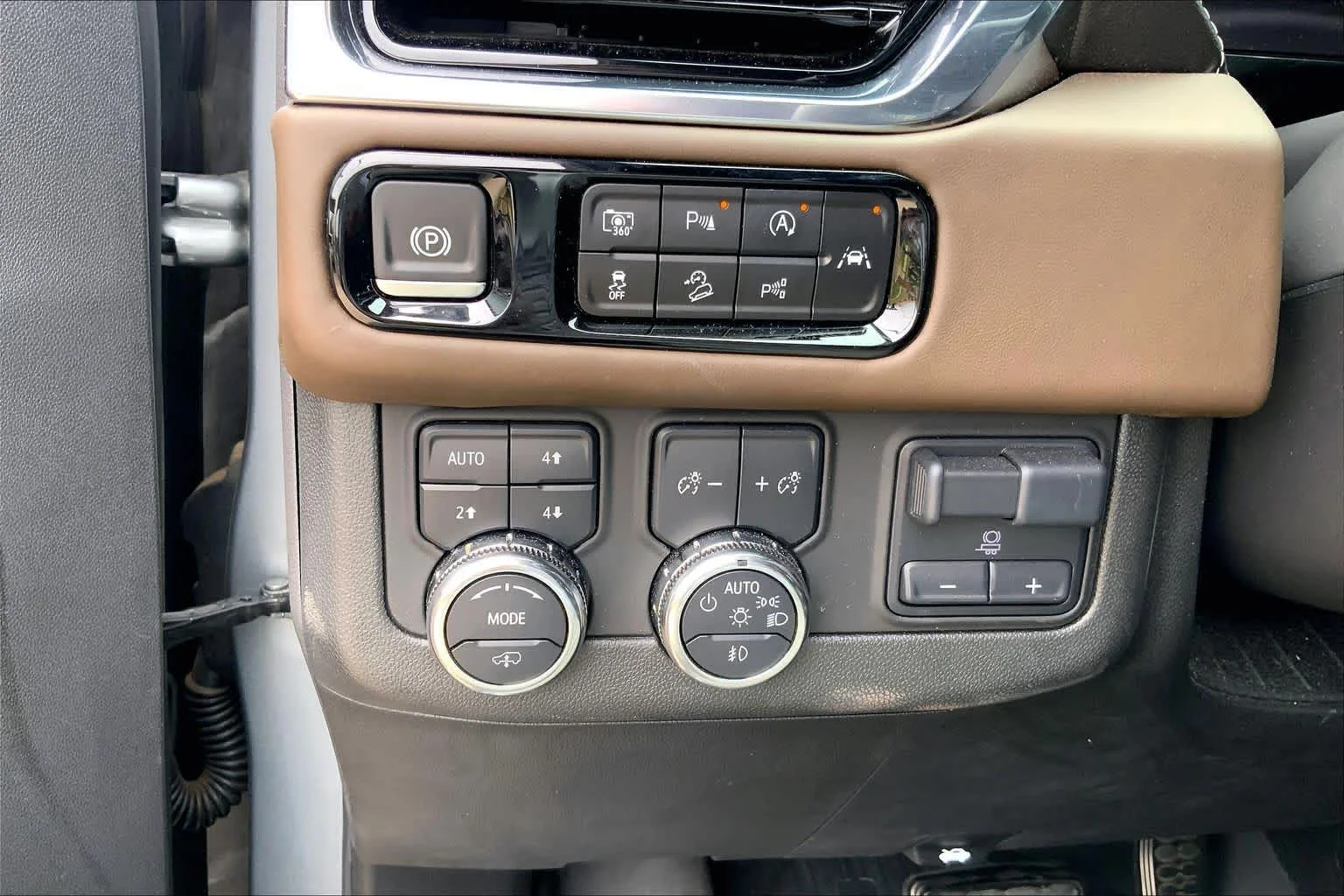 Used 2025 Sterling Metallic GMC Denali Ultimate image 33