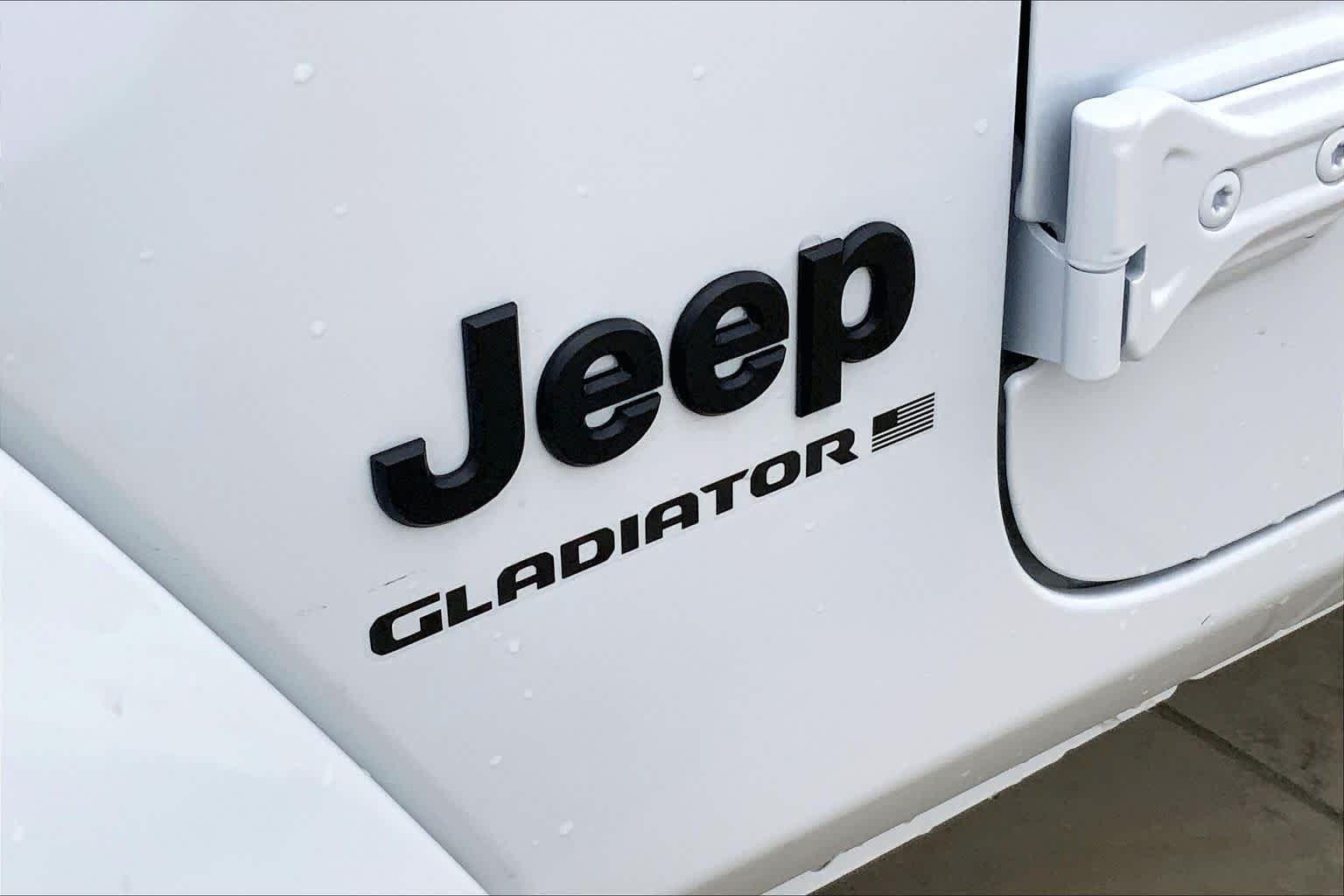 New 2026 Bright White Clear-Coat Exterior Paint Jeep Sport S image 15
