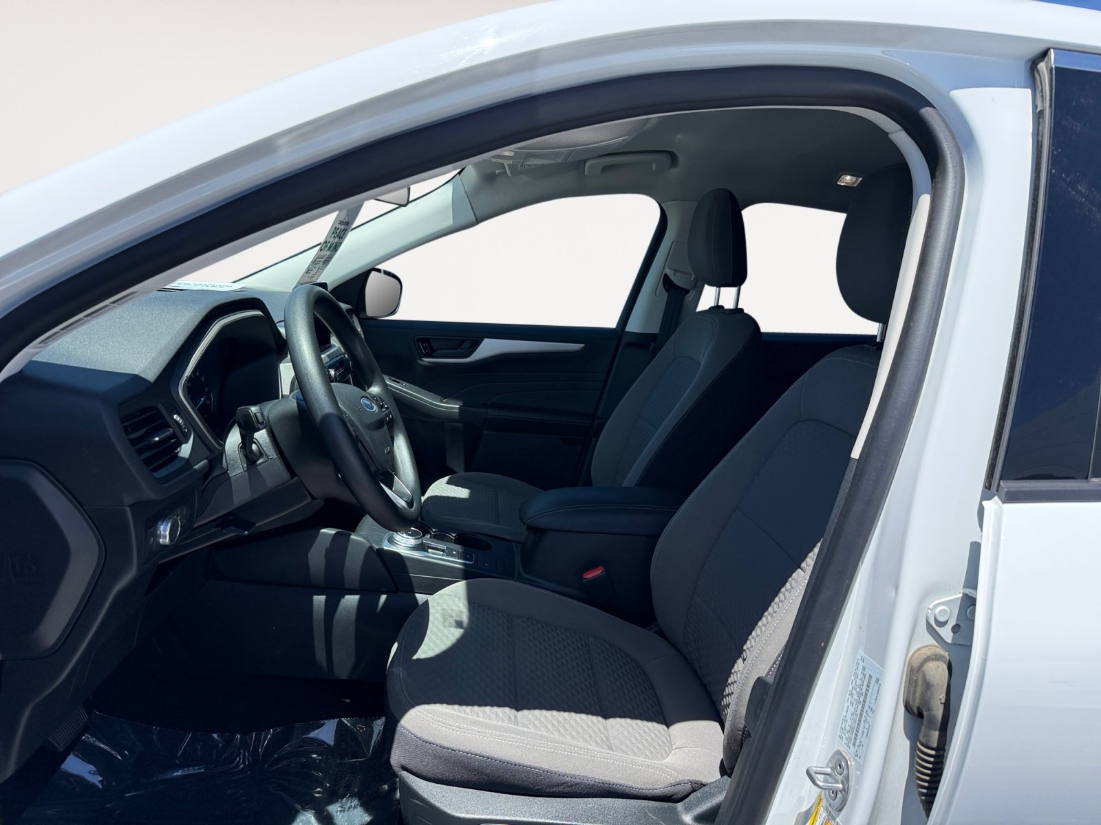 Used 2022 Oxford White Ford SE image 10