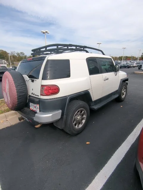 Used 2011  Toyota Base image 4
